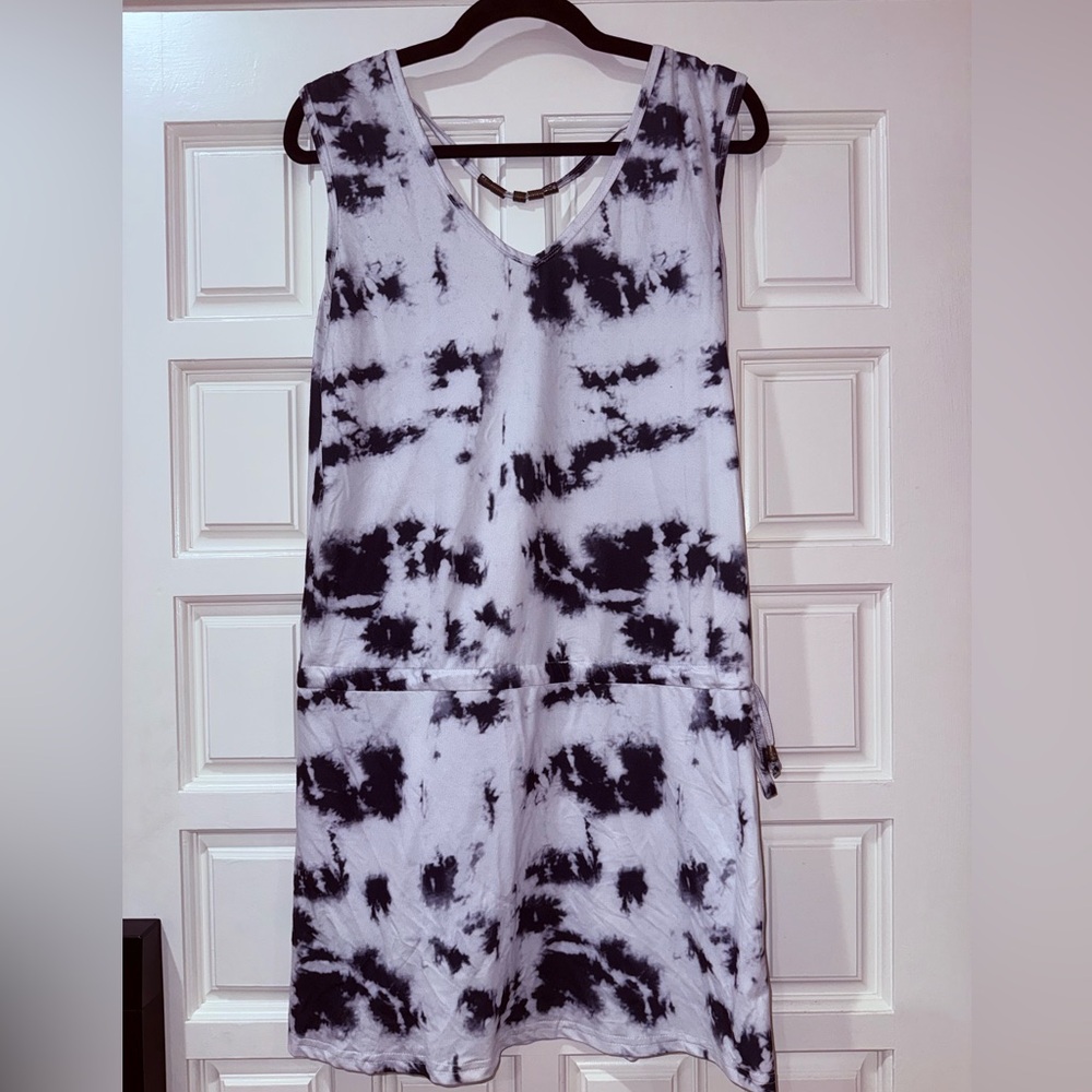 Black and White Tie-Dye Sleeveless Dress